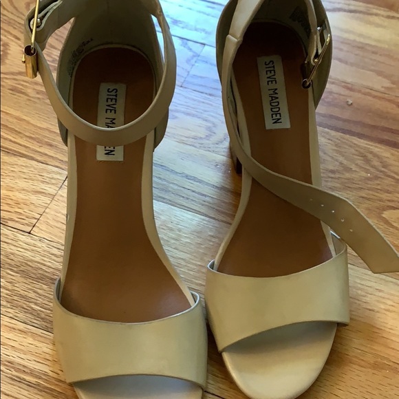 [Steve Madden] nude size 8.5 heels - Picture 2 of 3